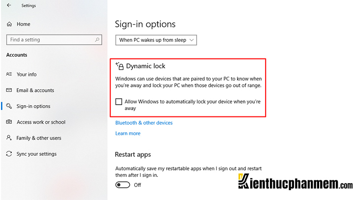 Tick chọn “Allow Windows to automatically lock your device when you’re away” để kích hoạt tính năng Dynamic lock