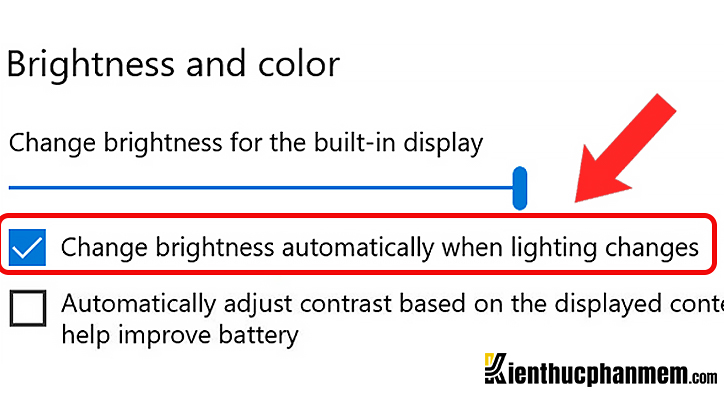 Chọn Change brightness automatically when lighting changes trên Windows 10